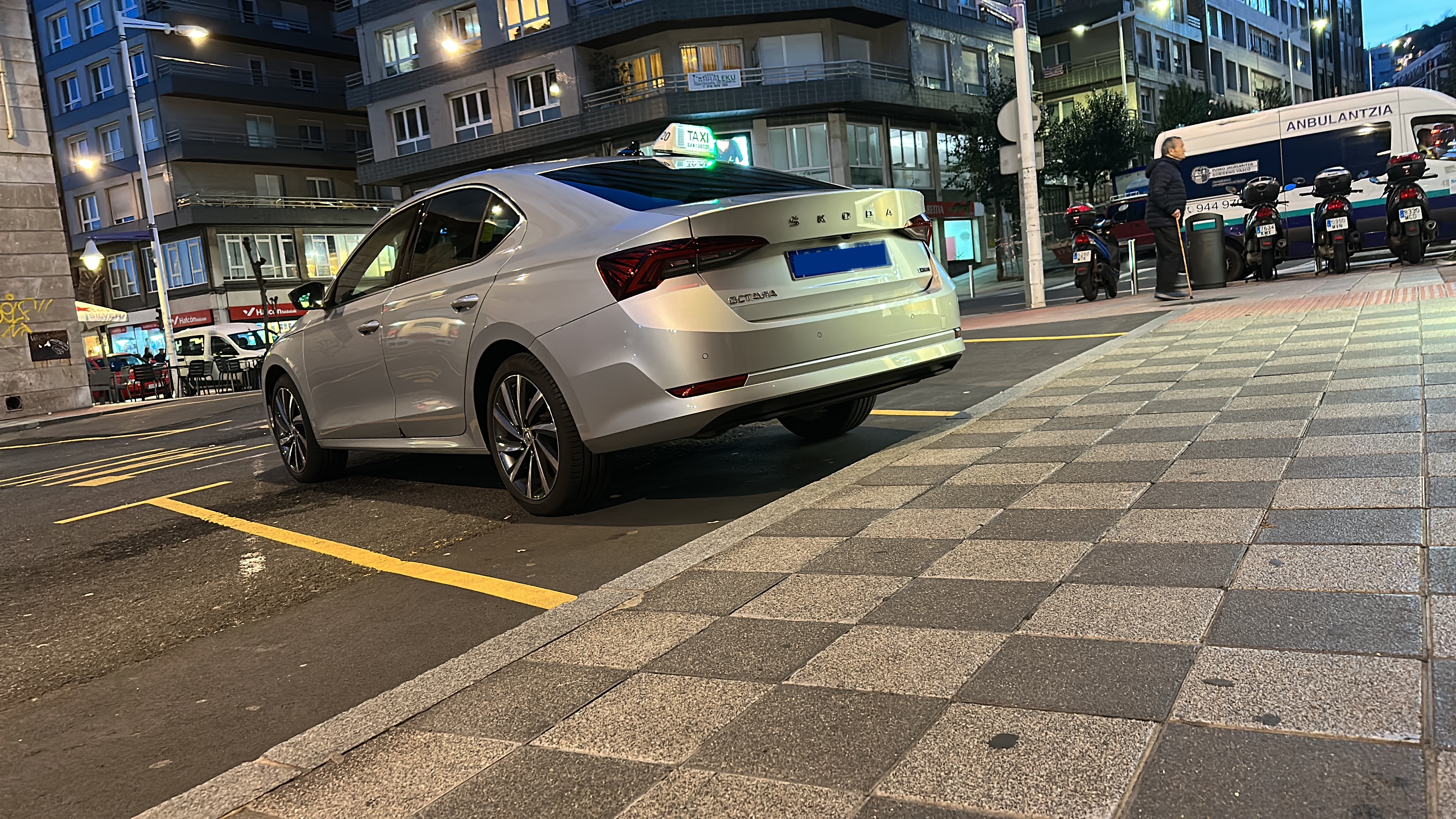 Taxi exterior Santurtzi 03